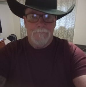 Meet your Posher, Dee b